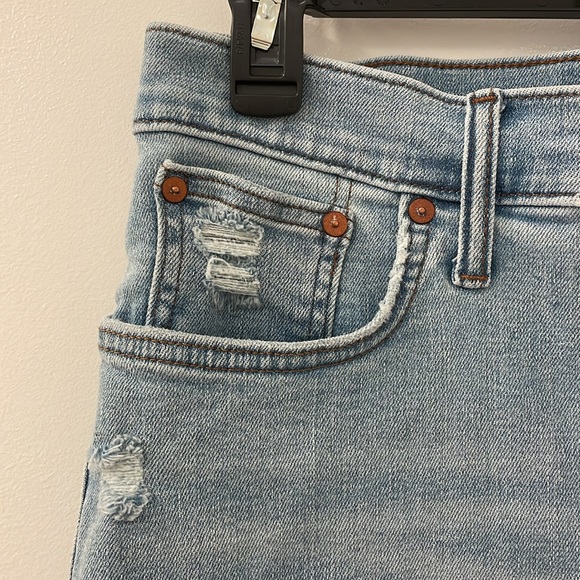 Madewell High-Rise Jean Short - Picture 5 of 12